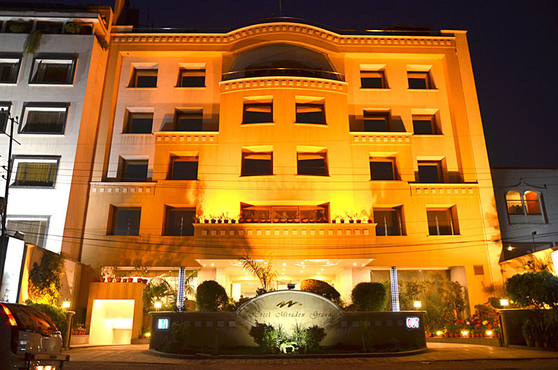 Hotel Meraden Grand Βαρανάσι Εξωτερικό φωτογραφία