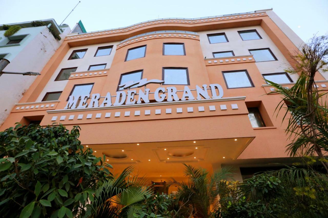 Hotel Meraden Grand Βαρανάσι Εξωτερικό φωτογραφία